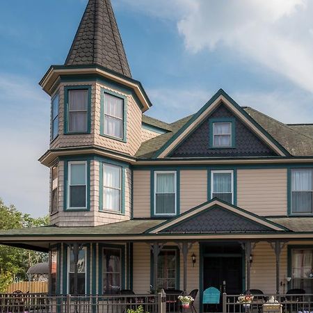 Dennison Street Inn, B & B Colonial Beach Buitenkant foto