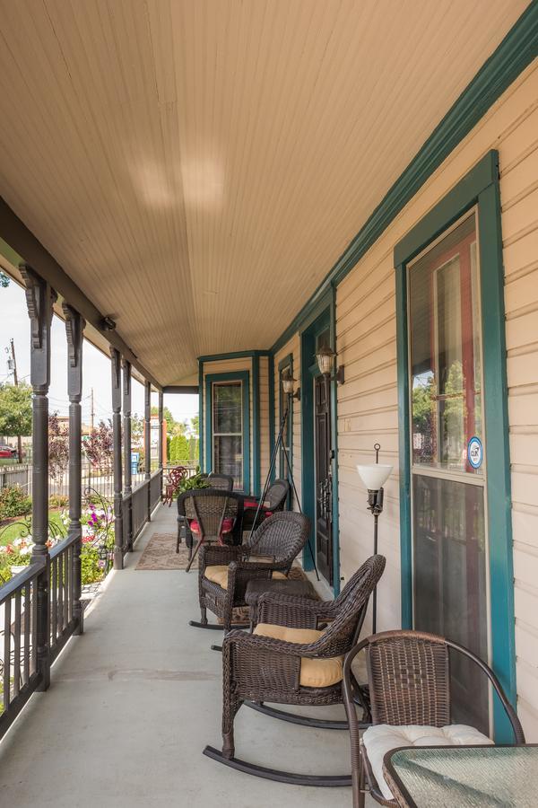 Dennison Street Inn, B & B Colonial Beach Buitenkant foto