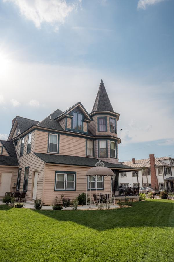 Dennison Street Inn, B & B Colonial Beach Buitenkant foto