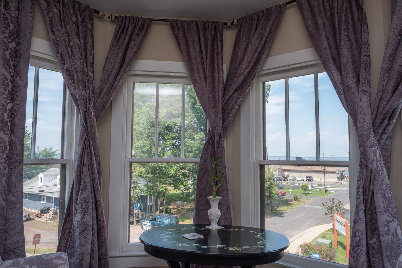 Dennison Street Inn, B & B Colonial Beach Buitenkant foto